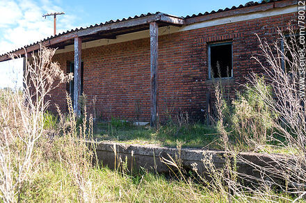 Remains of the old train station at Km. 162 to Rocha - Department of Maldonado - URUGUAY. Photo #78012