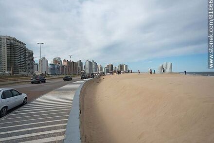 The pedestrian promenade - Punta del Este and its near resorts - URUGUAY. Photo #81866