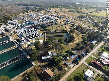 Vista aérea de la planta de potabilización de agua de OSE en Aguas Corrientes - Departamento de Canelones - URUGUAY. Foto No. 82016
