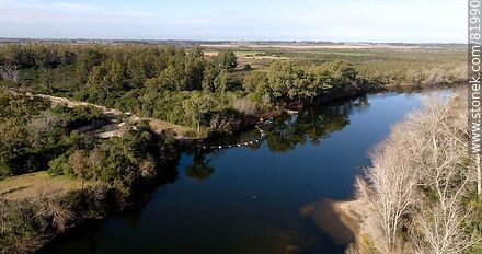 Vista aérea del río Santa Lucía aguas abajo de Aguas Corrientes - Departamento de Canelones - URUGUAY. Foto No. 81990