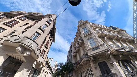 Corner of Sarandí pedestrian street and Bartolomé Mitre street - Department of Montevideo - URUGUAY. Photo #84827