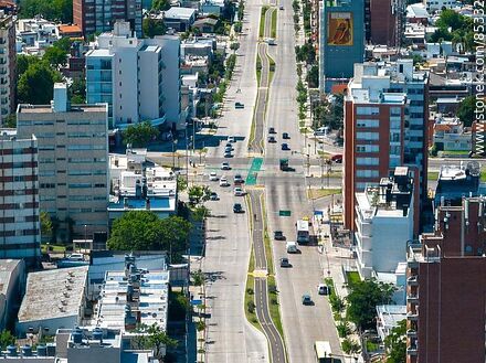 Vista aérea de la Avenida Luis Alberto de Herrera en el cruce con Avenida Italia - Departamento de Montevideo - URUGUAY. Foto No. 85332