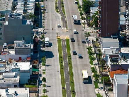 Vista aérea de la Avenida Luis Alberto de Herrera - Departamento de Montevideo - URUGUAY. Foto No. 85331