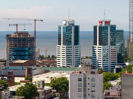 Vista aérea de las Torres Náuticas - Departamento de Montevideo - URUGUAY. Foto No. 85327