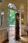 Residencia del embajador de Brasil en Uruguay. Palacio Pietracaprina en Bulevar Artigas y Av. Rivera. Reloj frente a la terraza. - Foto #50862