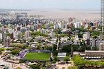 Vista aérea del Estadio Luis Franzini de Defensor-Sporting Club y el barrio Pocitos al fondo - Foto #59302