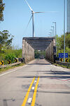 Puente en ruta 7 sobre el río Santa Lucía y molinos de energía eólica - Foto #69925