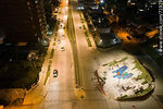 Vista aérea nocturna de la plaza Miguel Hernández sobre la Av. L. A. de Herrera - Foto #71979