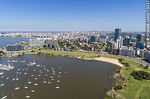 Vista aérea de la bahía del Puerto del Buceo y edificios y torres aledaños - Foto #73037