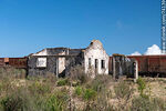 Restos de la antigua estación Churchill con vagones de carga y oxidado tanque de agua - Foto #74139
