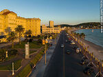 Vista aérea de la Rambla de los Argentinos, el hotel casino, la playa y el mar - Foto #76936