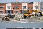 Maquinaria moviendo arena para el relleno de la ampliación del muelle C para la terminal de UPM, 2019 - Foto #81818