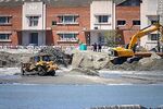 Maquinaria moviendo arena para el relleno de la ampliación del muelle C para la terminal de UPM, 2019 - Foto #81822