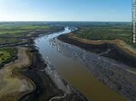 Vista aérea del reducido cauce del río Santa Lucía debido a la sequía del año 2023 - Foto #82170