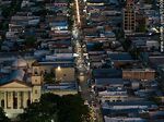 Vista aérea de la Basílica Nuestra Señora del Rosario y la calle 18 de Julio al anochecer - Foto #85909